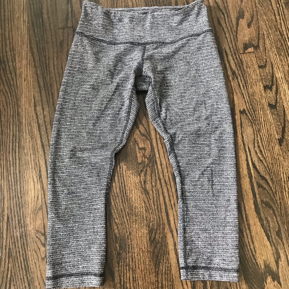 lululemon crop yoga pants sz 8
